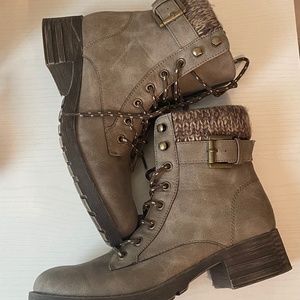 Serra boots gray size 8